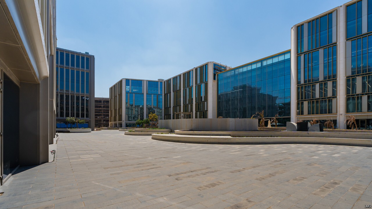 One Ninety is a landmark mixed-use development by Landmark Developments (LMD), strategically located in West New Cairo at the intersection of the Ring Road and 90th (Ninety) Road, from which it takes its name. Spanning 344,000 m², the development comprises premium residential communities, Grade A office spaces, retail and dining destinations, a large, landscaped park, and the iconic W Hotel by Marriott International.
Guardian Glass supplied Guardian SunGuard™ DS Steel Grey T for the project's façade, enhancing its distinctive architectural identity with an elegant grey aesthetic while delivering outstanding thermal insulation. The high-performance glazing helps create a comfortable indoor environment, improves energy efficiency, and meets the project's demanding thermal performance requirements without compromising on design.