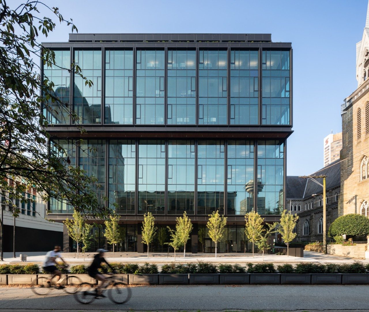 402 Dunsmuir