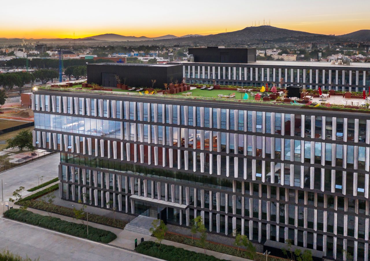 16,500 m² AG 50
Year: 2019
Developer: OUEST
Photographer: Felipe Carrasco