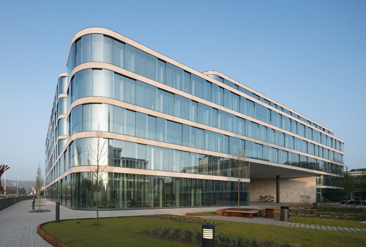 Curved glazing